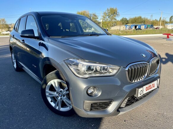 2017 BMW X1 20i xDrive II (F48), серый - вид 3
