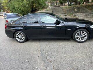2012 BMW 5 серии 520i VI (F10/F11/F07), чёрный, 1850000 рублей, вид 2
