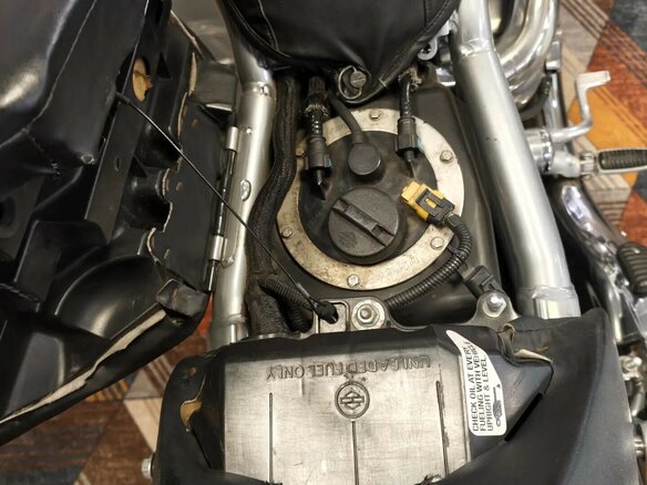 2006 Harley-Davidson V-Rod, жёлтый, 1500000 рублей - вид 6