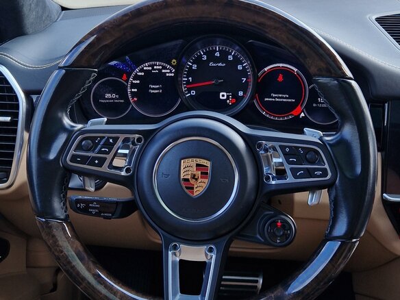 2018 Porsche Cayenne Turbo III, голубой, 9050000 рублей - вид 12