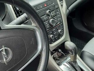 2011 Opel Astra J, серебристый, 700000 рублей, вид 3