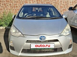 2014 Toyota Aqua I Рестайлинг, серебристый, 810000 рублей, вид 1