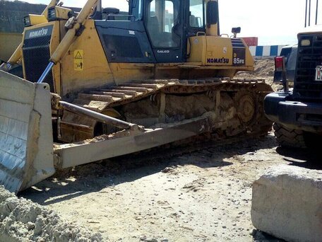 2004 Komatsu D85, жёлтый, 8500000 рублей, вид 2