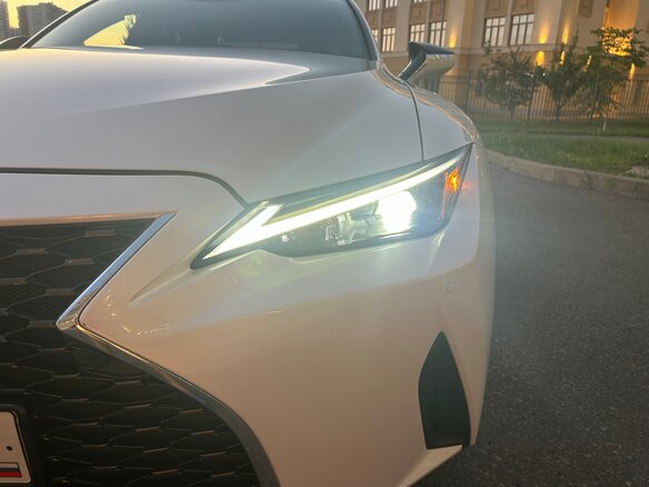 2021 Lexus IS 300 III Рестайлинг 2, белый, 5100000 рублей - вид 13