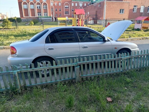 2007 Kia Spectra I Рестайлинг 2, серебристый - вид 1