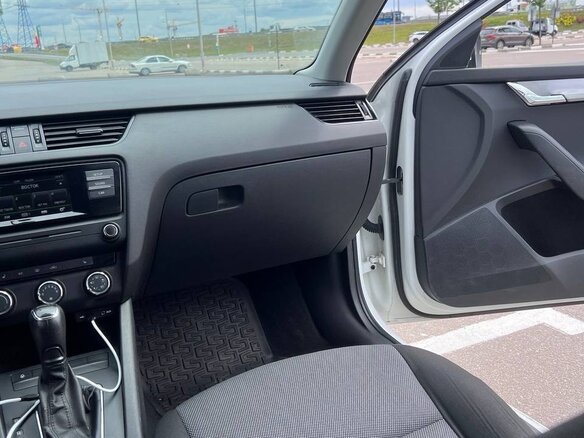 2016 Skoda Octavia III (A7), белый, 600000 рублей - вид 14