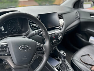 2021 Hyundai Solaris II Рестайлинг, чёрный, 1900000 рублей, вид 3