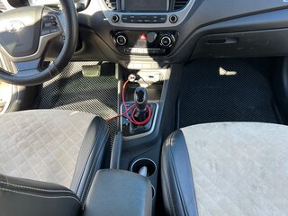2018 Hyundai Solaris II, белый, 1600000 рублей, вид 5