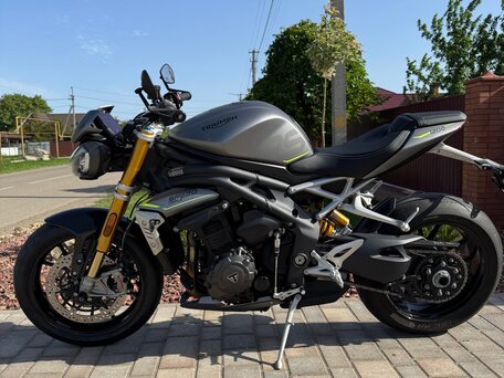 2022 Triumph Speed Triple, серый, 2000000 рублей, вид 1