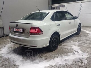 2017 Volkswagen Polo V Рестайлинг, белый, 950000 рублей, вид 1