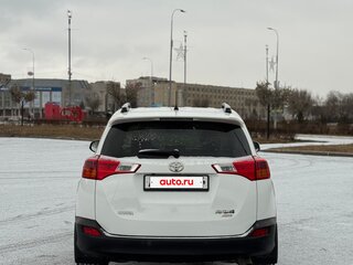 2014 Toyota RAV4 IV (XA40), белый, 1800000 рублей, вид 4