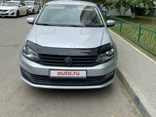 2016 Volkswagen Polo V Рестайлинг, серебристый, 700000 рублей, вид 1