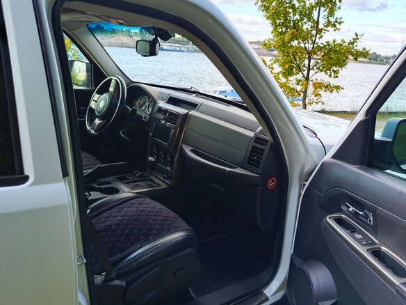 2012 Jeep Cherokee IV (KK), белый, 1500000 рублей - вид 10