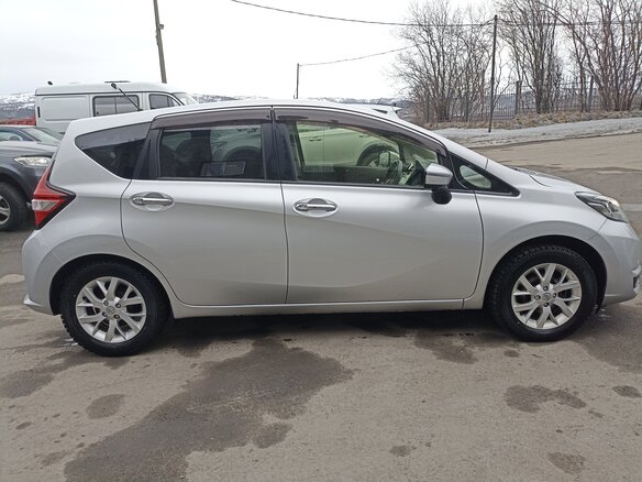 2016 Nissan Note II Рестайлинг, серебристый, 1050000 рублей - вид 1
