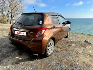 2011 Toyota Vitz III (XP130), коричневый, 790000 рублей, вид 4