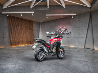 2026 Ducati Multistrada V4, красный, 2750000 рублей, вид 4