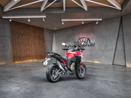 2026 Ducati Multistrada V4, красный, 2750000 рублей, вид 4