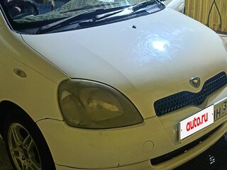 2000 Toyota Vitz I (P10), белый, 358999 рублей, вид 2