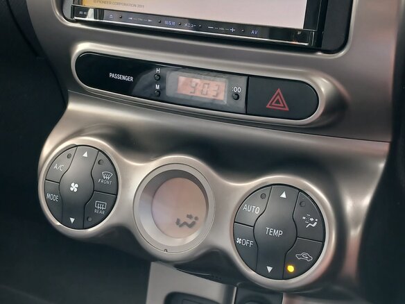 2012 Toyota Ist II, чёрный, 980000 рублей - вид 21