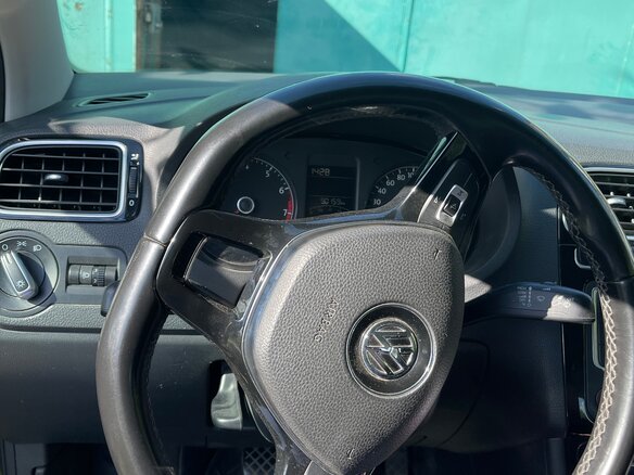 2017 Volkswagen Polo V Рестайлинг, коричневый, 1790000 рублей - вид 6