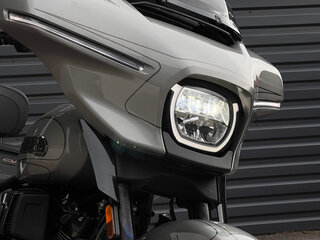2023 Harley-Davidson CVO Street Glide, серый, 3390000 рублей, вид 4