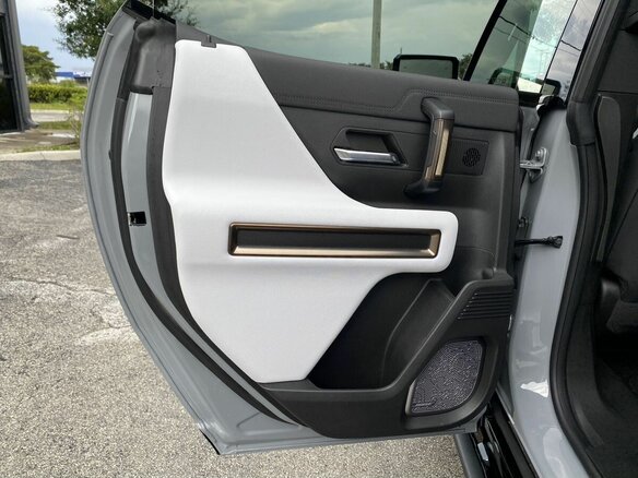 2024 GMC Hummer EV, серый, 18000000 рублей - вид 12