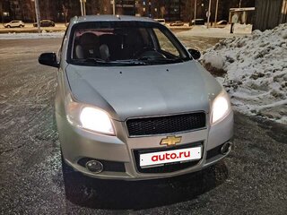 2010 Chevrolet Aveo I Рестайлинг, серебристый, 305000 рублей, вид 2