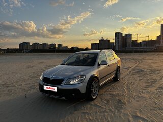 2012 Skoda Octavia Scout II (A5) Рестайлинг, серебристый, 1200000 рублей, вид 4