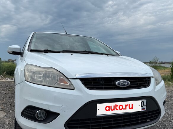 2010 Ford Focus II Рестайлинг, белый, 610000 рублей - вид 1