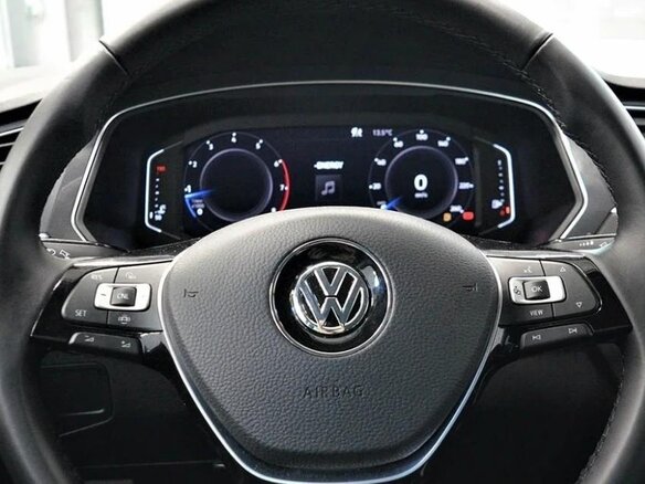 2019 Volkswagen Tiguan II, серебристый, 2150000 рублей - вид 2