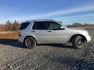 1998 Mercedes-Benz M-Класс 320 I (W163), серебристый, 600000 рублей, вид 4