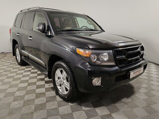 2015 Toyota Land Cruiser 200 Series Рестайлинг 1, чёрный, 4049000 рублей, вид 3