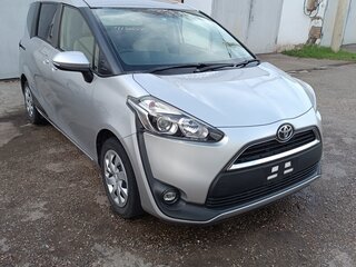 2017 Toyota Sienta II, серебристый, 1700000 рублей, вид 2