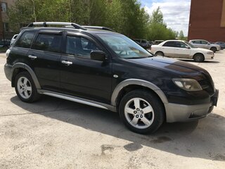 2005 Mitsubishi Outlander I, чёрный, 700000 рублей, вид 3