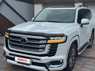 2021 Toyota Land Cruiser 300 Series, белый, 13900000 рублей, вид 3