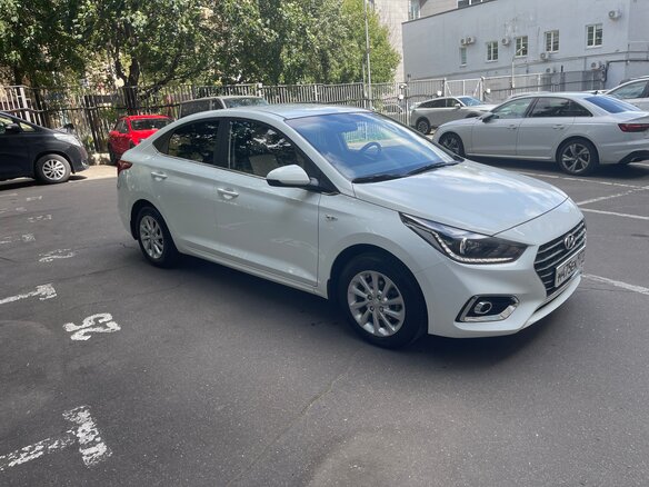 2017 Hyundai Solaris II, белый, 1350000 рублей - вид 2