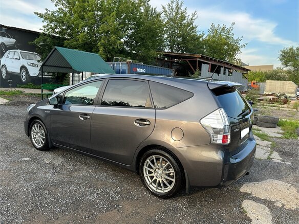 2012 Toyota Prius v (+) I (ZVW40/41), серый, 1799999 рублей - вид 5