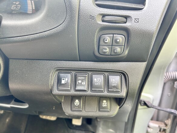 2013 Nissan Leaf (EM57) I (ZE0/AZE0), серый, 820000 рублей - вид 21