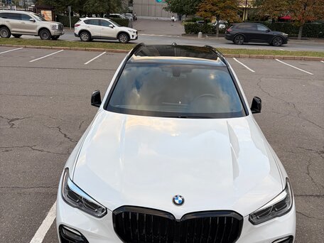 2020 BMW X5 40i IV (G05/G18), белый, 5400000 рублей, вид 3