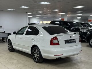 2013 Skoda Octavia II (A5) Рестайлинг, белый, 675000 рублей, вид 4