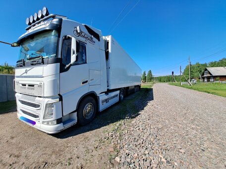 2014 Volvo FH, белый, 7000000 рублей, вид 2