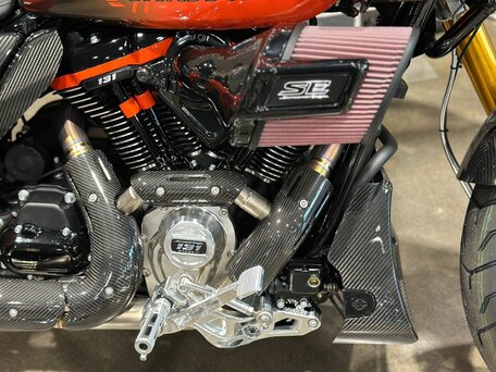 2025 Harley-Davidson CVO Road Glide RR, красный, 21000000 рублей, вид 5