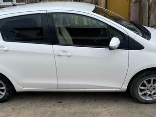 2020 Toyota Vitz III (XP130) Рестайлинг 2, белый, 1220000 рублей, вид 2