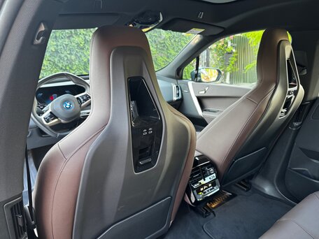 2022 BMW iX xDrive50 I (I20), зелёный, 9700000 рублей, вид 4