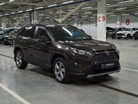 2020 Toyota RAV4 V (XA50), коричневый, 2690000 рублей, вид 3