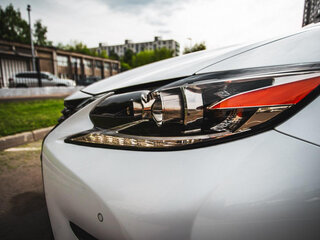 2016 Lexus ES 250 VI Рестайлинг, белый, 3100000 рублей, вид 4