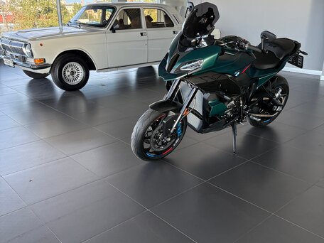 2025 BMW M 1000 XR, зелёный, 3890000 рублей, вид 2