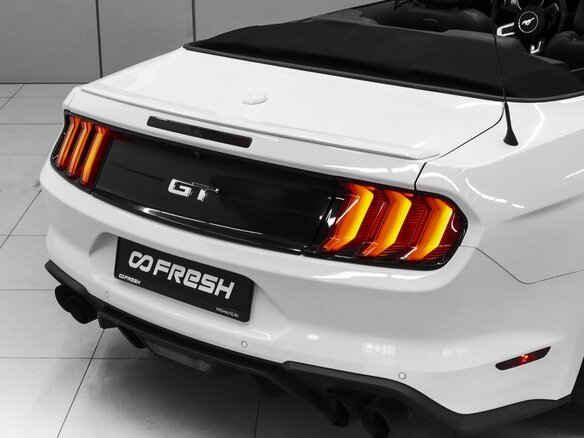 2019 Ford Mustang VI Рестайлинг, белый - вид 12