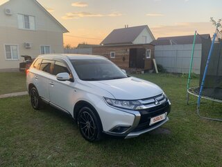 2015 Mitsubishi Outlander III Рестайлинг 2, белый, 2150000 рублей, вид 3