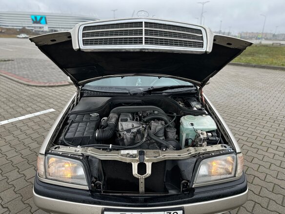 1994 Mercedes-Benz C-Класс 200 I (W202), золотистый - вид 2